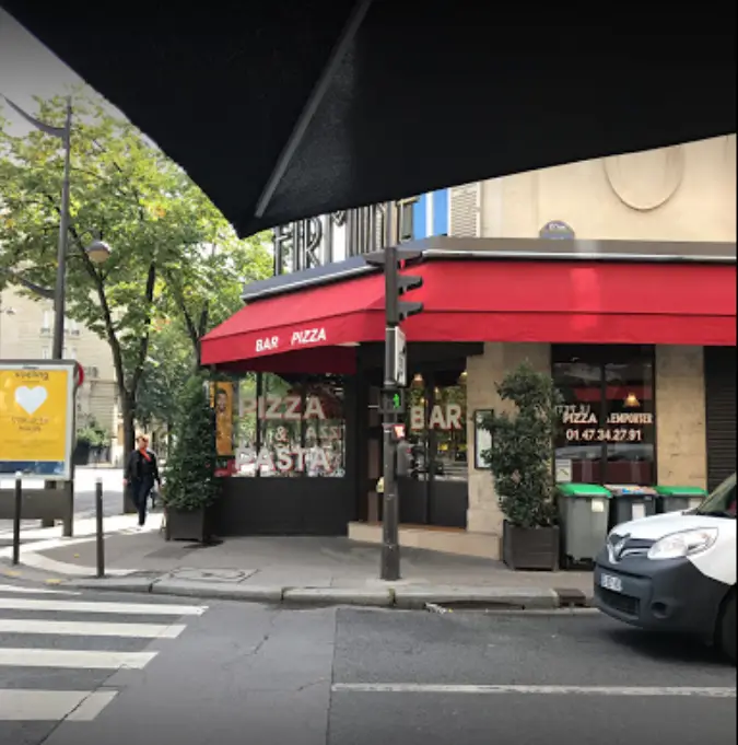 cafes near the Eiffel Tower 