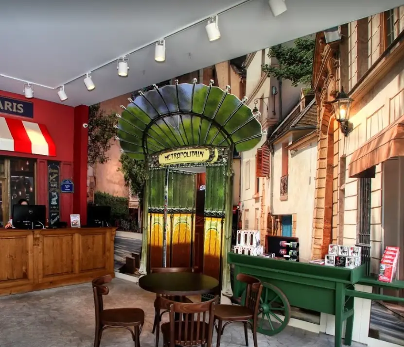 cafes near the Eiffel Tower 