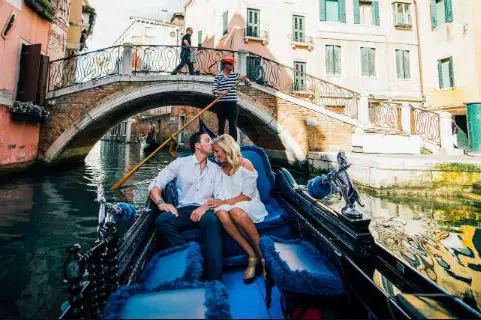 gondola sighs