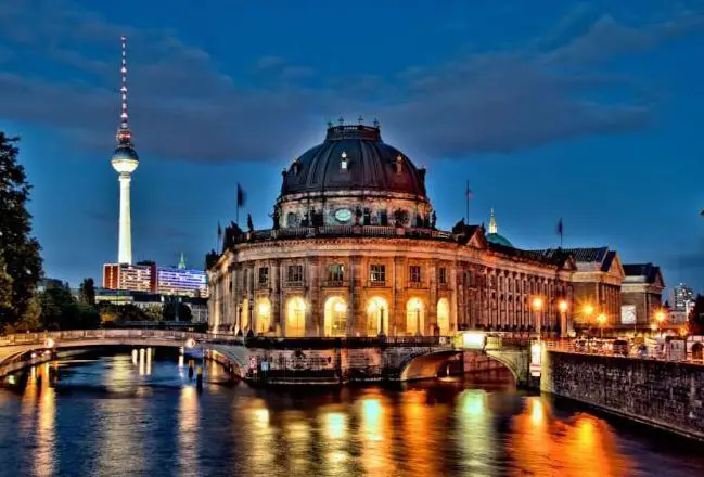  Explore Berlin at Night, Berlin Tour 