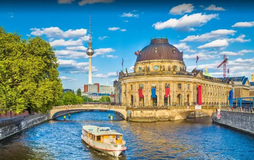 Places to Stay in Berlin, Berlin Tour 