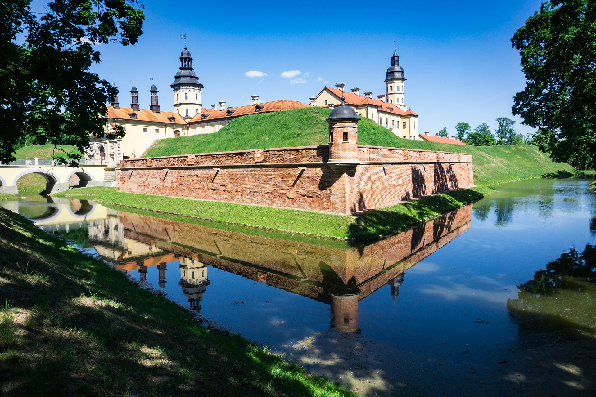 Famous Monuments in Belarus Most Visited Monuments in BelarusWorld
