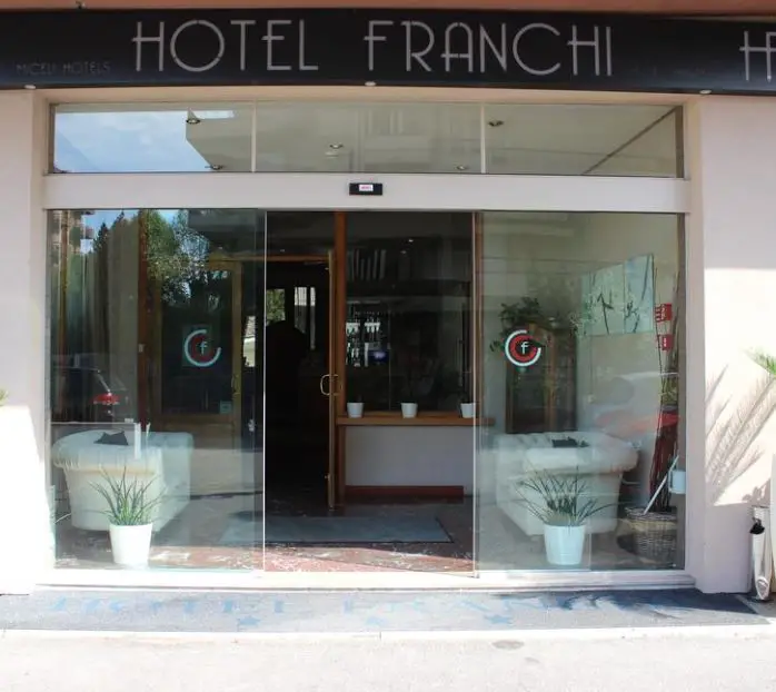 hotels next to Florence airport, luxury hotel near Florence airport,