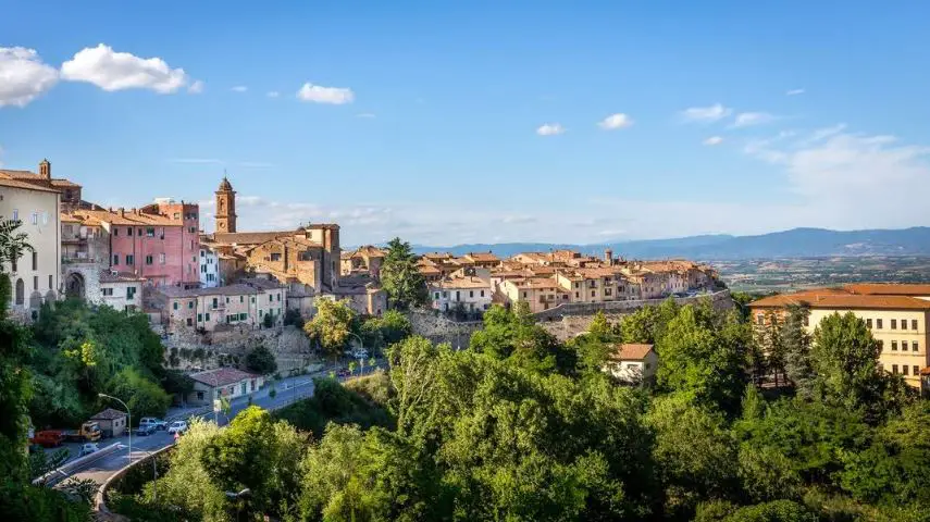 famous towns in Tuscany, top towns in Italy near Tuscany,