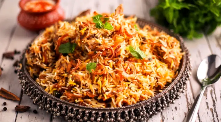Top 10 Foods to Eat in New Delhi | Popular Foods of New Delhi