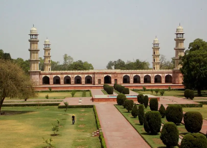 monuments in Pakistan, historical places in Pakistan, famous monuments in Pakistan, religious monuments in Pakistan, important monuments in Pakistan, 