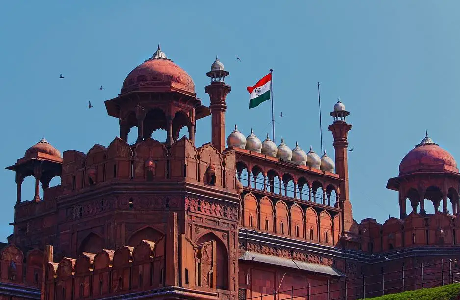  a trip to the Red Fort, Complete Route Guide to Visiting the Roman Red Fort, Best Route to the Roman Red Fort, taxis to reach this Red Fort, train route to reach this Red Fort