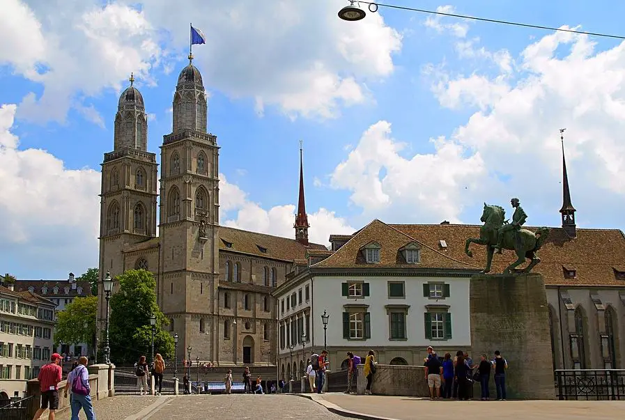  a trip to the Grossmünster, Complete Route Guide to Visiting the Grossmünster, Best Route to the Grossmünster, bikes to reach this Grossmünster,