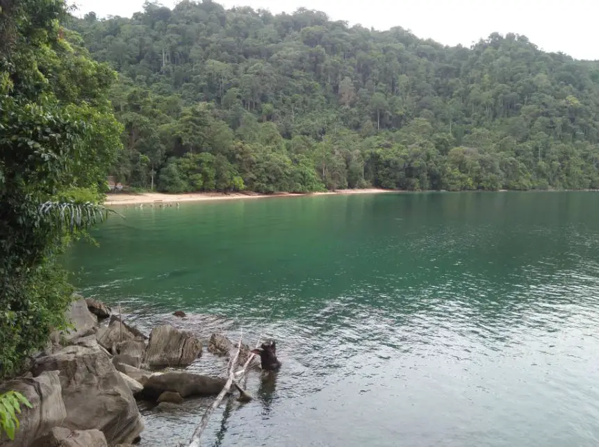 famous lakes in Indonesia, lakes near Indonesia, how many lakes in Indonesia, how many lakes are there in Indonesia, list of lakes in Indonesia, total lakes in Indonesia, lakes to visit in Indonesia, lakes in Indonesia Northern Indonesia
