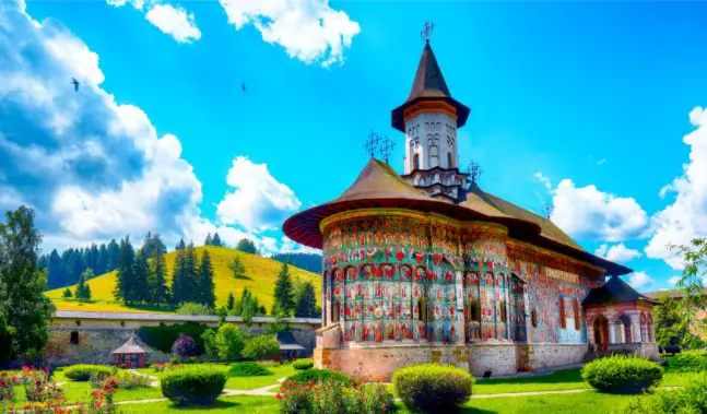 regulated travel restrictions in Romania, top 5 safest places in Romania, latest travel guidelines of Romania 2021, travel restrictions of Romania, COVID-19 restrictions in Romania,
