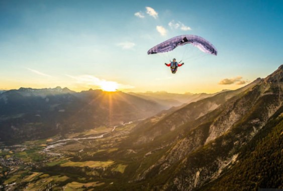Paragliding in Lauterbrunnen, Switzerland, cheapest paragliding in Switzerland, famous place in Switzerland for paragliding, popular paragliding in Switzerland, best paragliding place in Switzerland