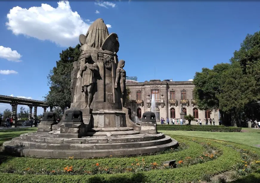 public parks and gardens in Mexico City,Bosque de Chapultepec park in Mexico,top-rated public park in Mexico,man-made park in Mexico,popular botanical gardens in Mexico City
