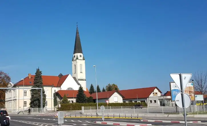 This blog have discussed about the famous churches in Slovenia.