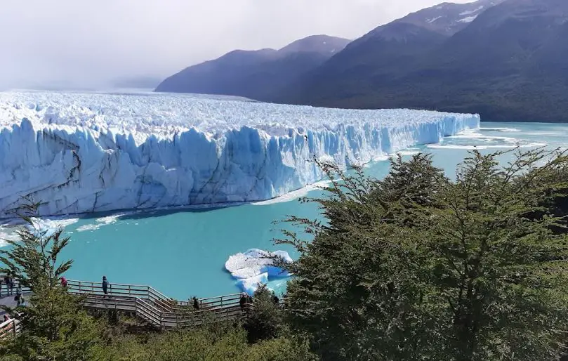 how many lakes does Argentina have, famous lakes in Argentina, most beautiful lakes in Argentina, best lakes in Argentina, largest lakes in Argentina,ice-covered lake in Argentina 