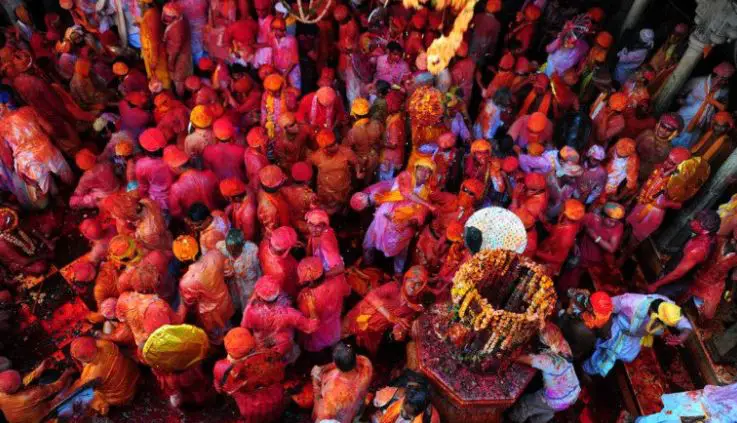 best locations in India for celebrating Holi,best places in South India to experience the celebration of Holi,celebrating Holi in Nandgaon,how people celebrate Holi in Vrindavan