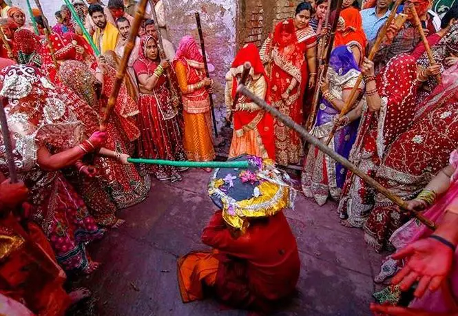 best locations in India for celebrating Holi,best places in South India to experience the celebration of Holi,celebrating Holi in Nandgaon,how people celebrate Holi in Vrindavan.