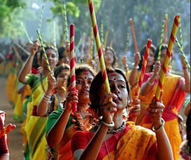 Shantiniketan, Kolkata best locations in India for celebrating Holi,best places in South India to experience the celebration of Holi,celebrating Holi in Nandgaon,how people celebrate Holi in Vrindavan