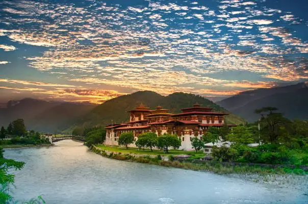 You will see literally no beggars in Bhutan Bhutan happiest country, Bhutan happiness, why Bhutan is a happy country?, People in Bhutan are extremely happy