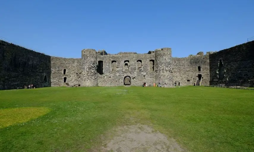 charming castles in Wales,impressive castles in Wales, inhabited castle in Wales,impressive castles in Wales, stunning castle in Wales, ruined castles in Wales,amazing castle in Wales
