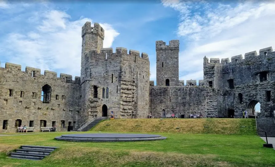10 Best Castles in Wales,charming castles in Wales,impressive castles in Wales, inhabited castle in Wales,impressive castles in Wales