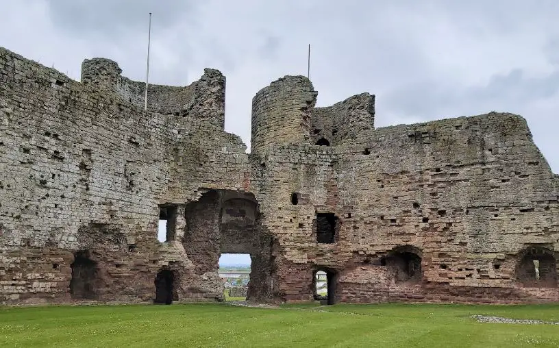 10 Best Castles in Wales,charming castles in Wales,impressive castles in Wales, inhabited castle in Wales,impressive castles in Wales,