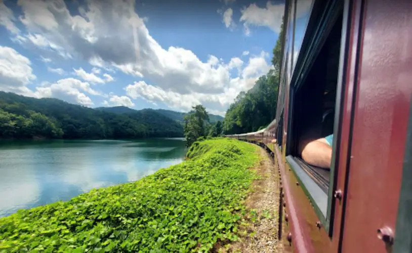  best train rides in usa, luxury train vacations usa, best train trips in usa, beautiful train journey in usa