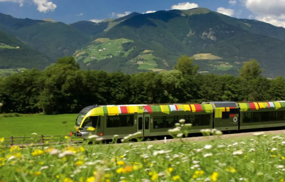 scenic trains, scenic train journey in Italy, world's most scenic railway journey, Cinque Terre train, Milan to Venice train, Italia rail, best train rides in the world, Second-Highest Railway route in Italy with spectacular views, Italy's most scenic train rides