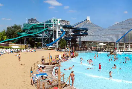 popular water park in France 