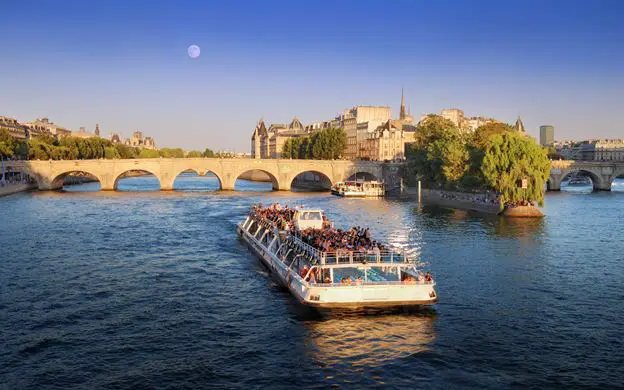 Romantic things to do in paris, Romantic things to do in paris on a budget, Romantic things to do in paris at night