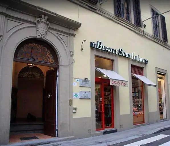  hotels in Florence near Basilica di San Lorenzo, best hotels near Basilica di San Lorenzo Florence, hotels in Florence near the Basilica di San Lorenzo,