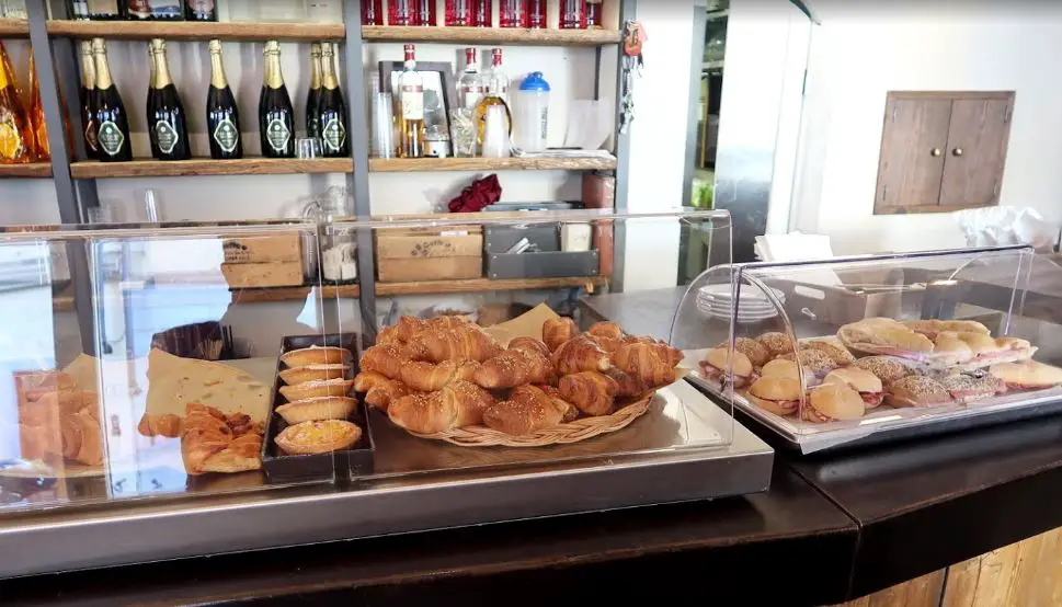 American breakfast in Florence, Famous Bunch Spot, "Rooster"