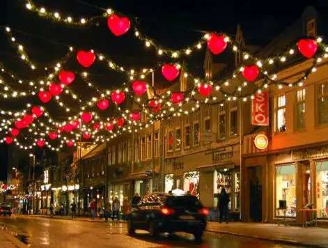 strange Christmas traditions in the world, unusual Christmas traditions around the world, 