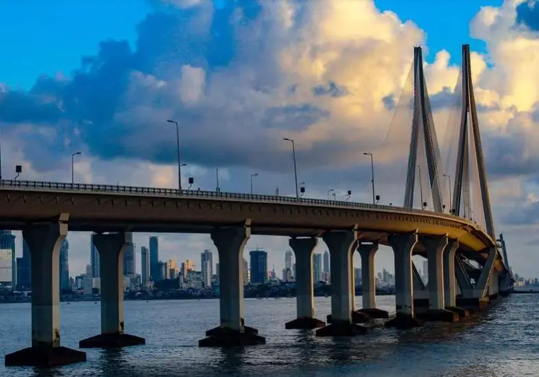 what is Mumbai famous for, what makes Mumbai famous, Mumbai Most popular to visit, local trains in Mumbai