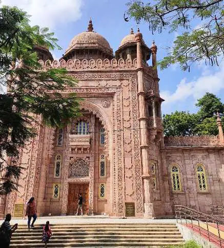 Chennai Famous Restaurants, things that makes Chennai popular, Chennai’s famous temples