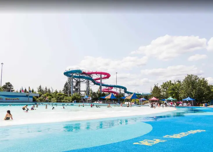 water parks in Toronto Canada, indoor water parks in Toronto Canada, water parks near Toronto