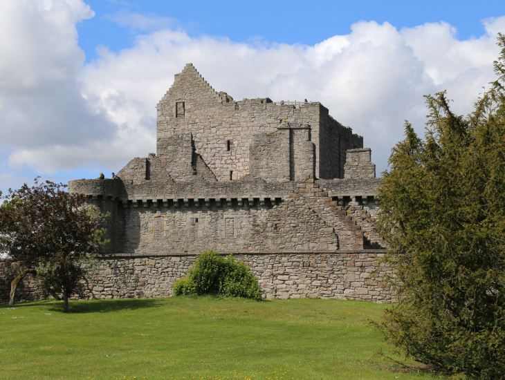 monuments in Edinburgh, best monuments in Edinburgh, popular monuments in Edinburgh, ancient monuments in Edinburgh,