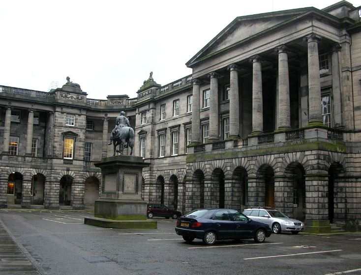  ancient monuments in Edinburgh, old monuments in Edinburgh, iconic monuments in Edinburgh