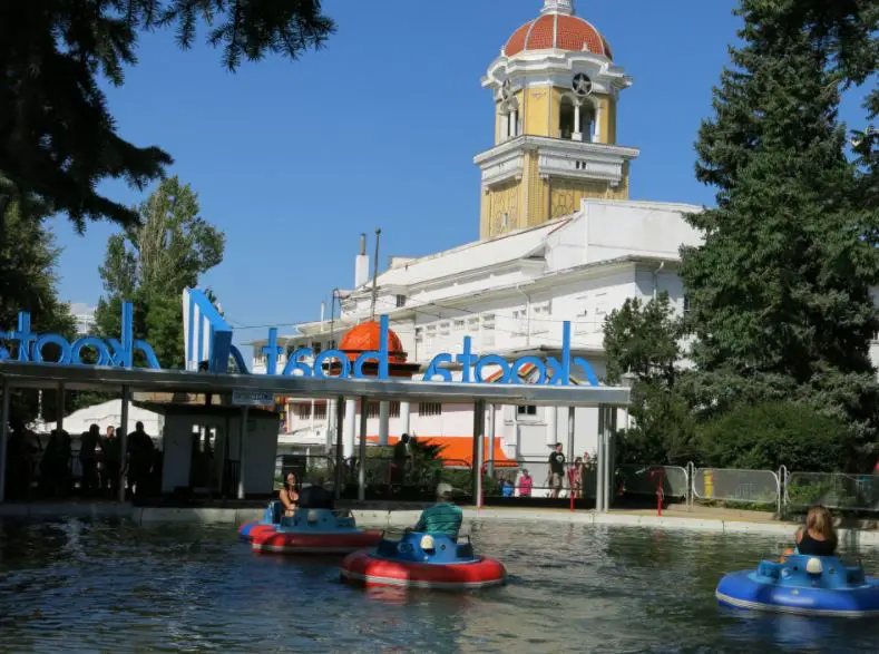 water parks in Denver, best water parks in Denver, indoor water parks in Denver,