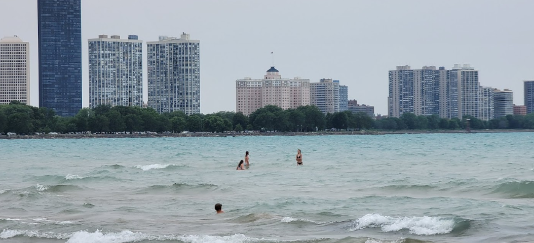 Go through the list of Famous Beaches in Chicago to plan a budget-friendly trip. We have provided the address of all beaches so that you can choose the nearest one. 