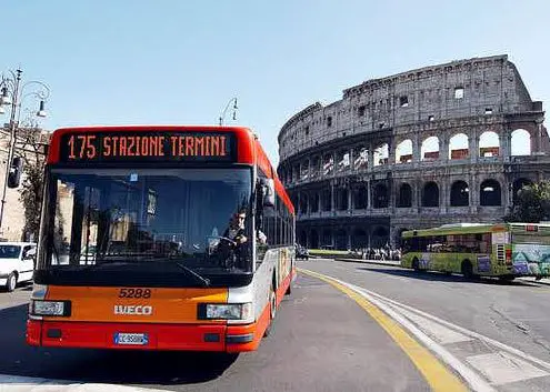 a trip to the Roman Colosseum, Complete Route Guide to Visiting the Roman Colosseum, Best Route to the Roman Colosseum, taxis to reach this Colosseum