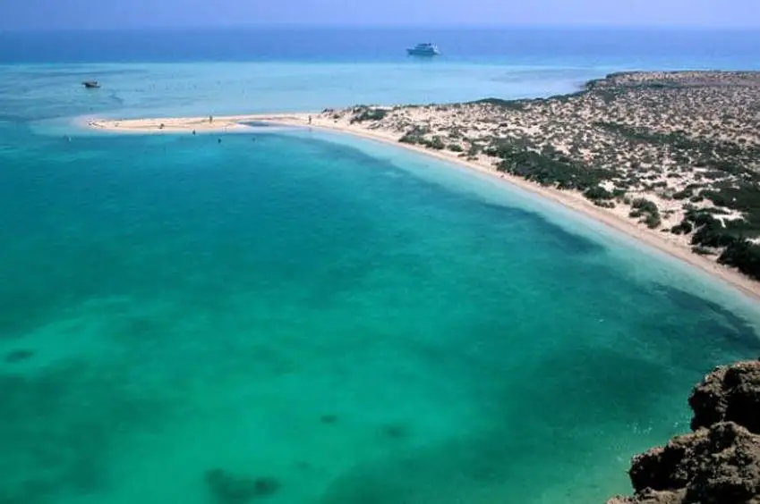 famous beaches of Saudi Arabia, Saudi Arabia’s top beaches to visit, a popular beach in Saudi Arabia, the top beach in Saudi Arabia, a beach in Saudi Arabia