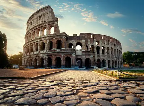 a trip to the Roman Colosseum, Complete Route Guide to Visiting the Roman Colosseum, Best Route to the Roman Colosseum, taxis to reach this Colosseum