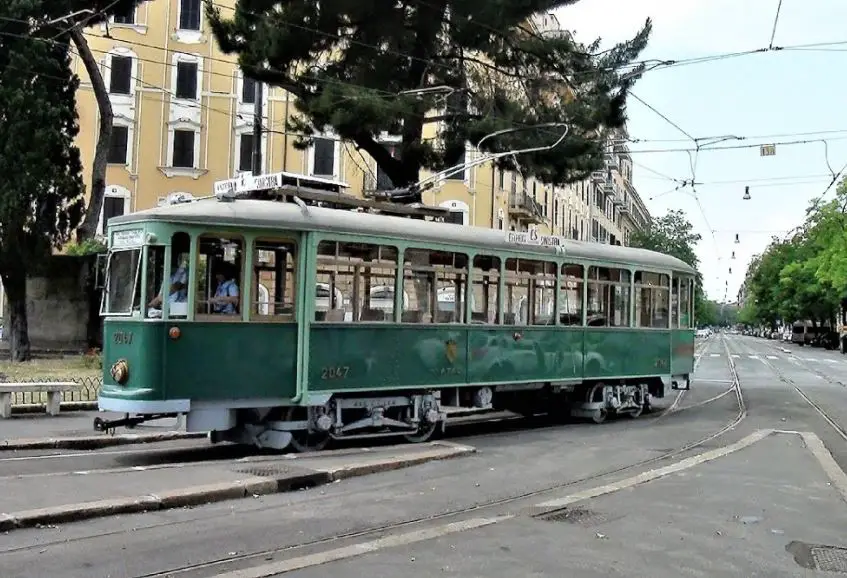a trip to the Roman Colosseum, Complete Route Guide to Visiting the Roman Colosseum, Best Route to the Roman Colosseum, taxis to reach this Colosseum