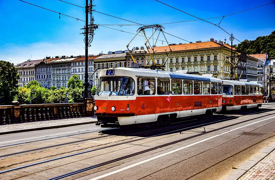 taxis to reach this Prague Castle, train route to reach this Prague Castle, convenient route to Prague Castle, various routes to reach the Prague Castle in Prague