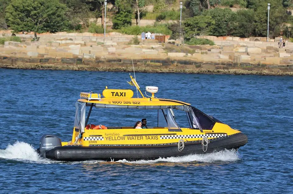 a trip to the Sydney Opera House, Complete Route Guide to Visiting the Roman Sydney Opera House, Best Route to the Sydney Opera House, taxis to reach this Sydney Opera House, train route to reach this Sydney Opera House,