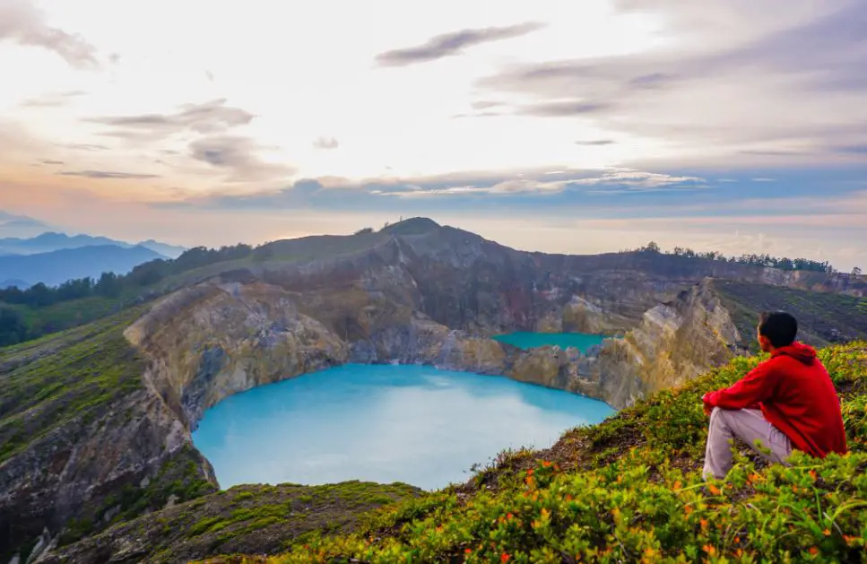 famous lakes in Indonesia, lakes near Indonesia, how many lakes in Indonesia, how many lakes are there in Indonesia, list of lakes in Indonesia, total lakes in Indonesia, lakes to visit in Indonesia, lakes in Indonesia Northern Indonesia