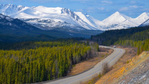 list of 10 road trips in Canada, best-known road trips to Canada, a road trip in Canada, popular road trips in Canada, famous road trip to Canada 2021, road trip through Canada, a road trip to Canada 2021