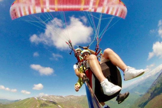 list of 10 places in France for paragliding, beginner schools in France for paragliding, paragliding in France, popular paragliding places in France, ideal place in France for paragliding, paragliding spot in France