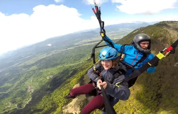 list of 10 exciting places in the world for paragliding, beginner spots for paragliding in the world, top paragliding places i