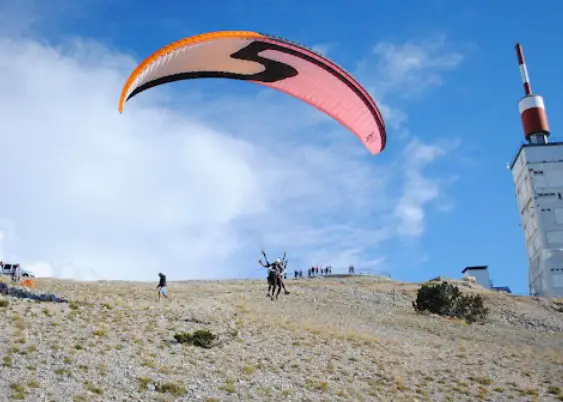 list of 10 places in France for paragliding, beginner schools in France for paragliding, paragliding in France, popular paragliding places in France, ideal place in France for paragliding, paragliding spot in France